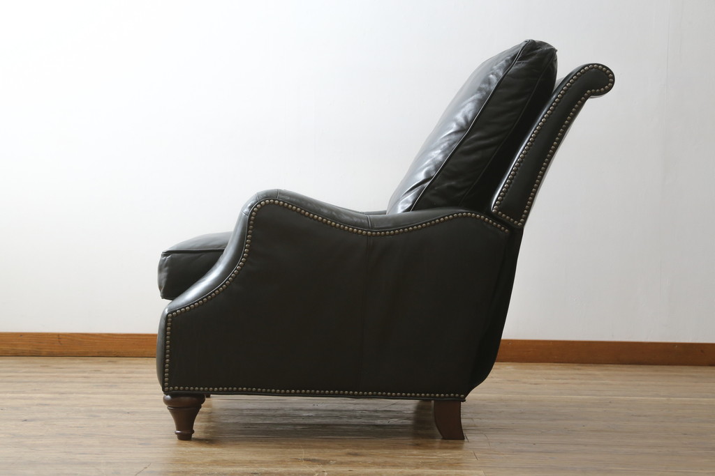 中古　DREXEL HERITAGE(ドレクセルヘリテイジ)　Upholstery(アップホルスタリー)コレクション　本革(レザー)　高級感溢れる佇まいが魅力のリクライニング付き1人掛けソファ(一人掛けソファ、1P、パーソナルチェア、ラウンジチェア、リクライニングソファ、アームソファ、フットレスト)(R-067021)