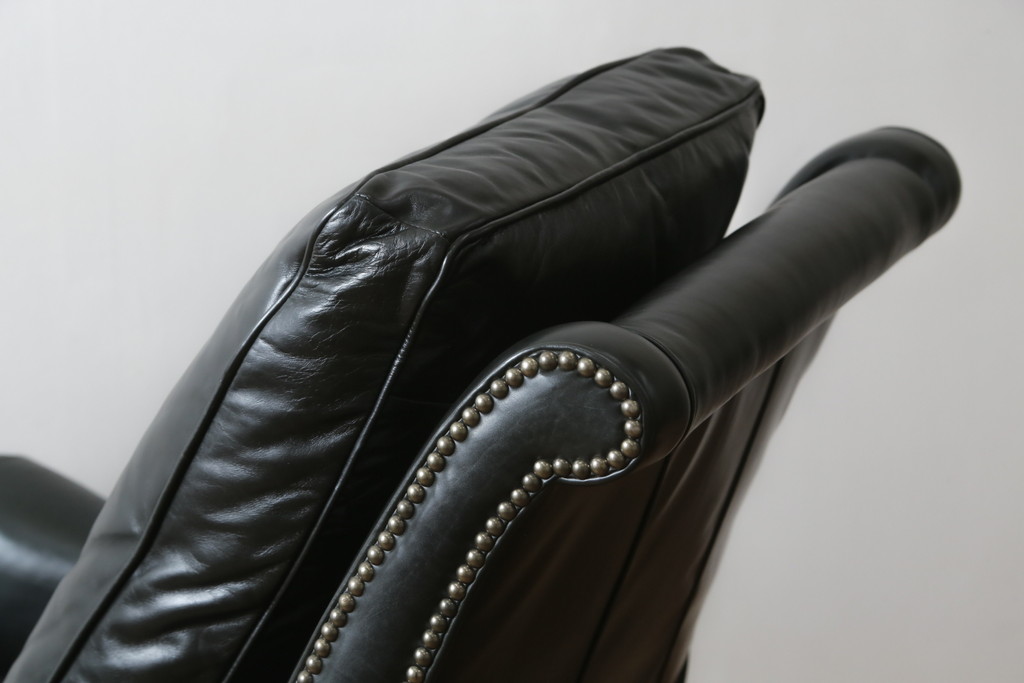 中古　DREXEL HERITAGE(ドレクセルヘリテイジ)　Upholstery(アップホルスタリー)コレクション　本革(レザー)　高級感溢れる佇まいが魅力のリクライニング付き1人掛けソファ(一人掛けソファ、1P、パーソナルチェア、ラウンジチェア、リクライニングソファ、アームソファ、フットレスト)(R-067021)