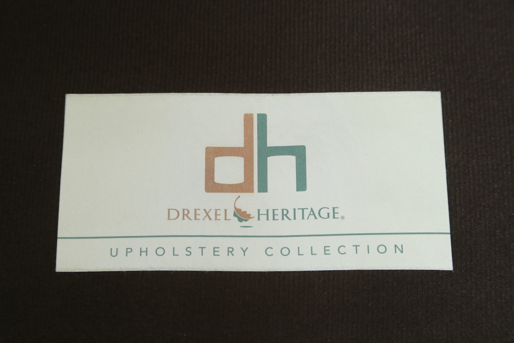 中古　DREXEL HERITAGE(ドレクセルヘリテイジ)　Upholstery(アップホルスタリー)コレクション　本革(レザー)　高級感溢れる佇まいが魅力のリクライニング付き1人掛けソファ(一人掛けソファ、1P、パーソナルチェア、ラウンジチェア、リクライニングソファ、アームソファ、フットレスト)(R-067021)