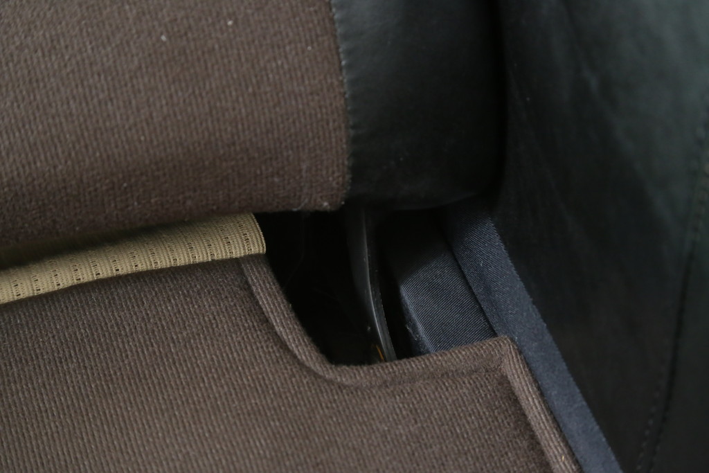 中古　DREXEL HERITAGE(ドレクセルヘリテイジ)　Upholstery(アップホルスタリー)コレクション　本革(レザー)　高級感溢れる佇まいが魅力のリクライニング付き1人掛けソファ(一人掛けソファ、1P、パーソナルチェア、ラウンジチェア、リクライニングソファ、アームソファ、フットレスト)(R-067021)