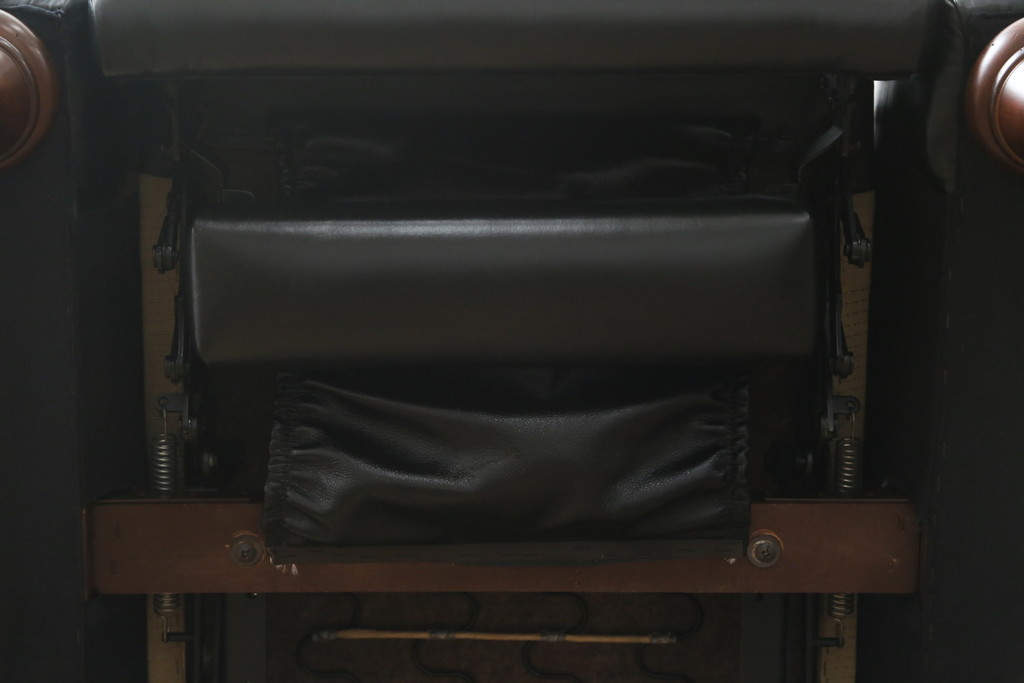 中古　DREXEL HERITAGE(ドレクセルヘリテイジ)　Upholstery(アップホルスタリー)コレクション　本革(レザー)　高級感溢れる佇まいが魅力のリクライニング付き1人掛けソファ(一人掛けソファ、1P、パーソナルチェア、ラウンジチェア、リクライニングソファ、アームソファ、フットレスト)(R-067021)