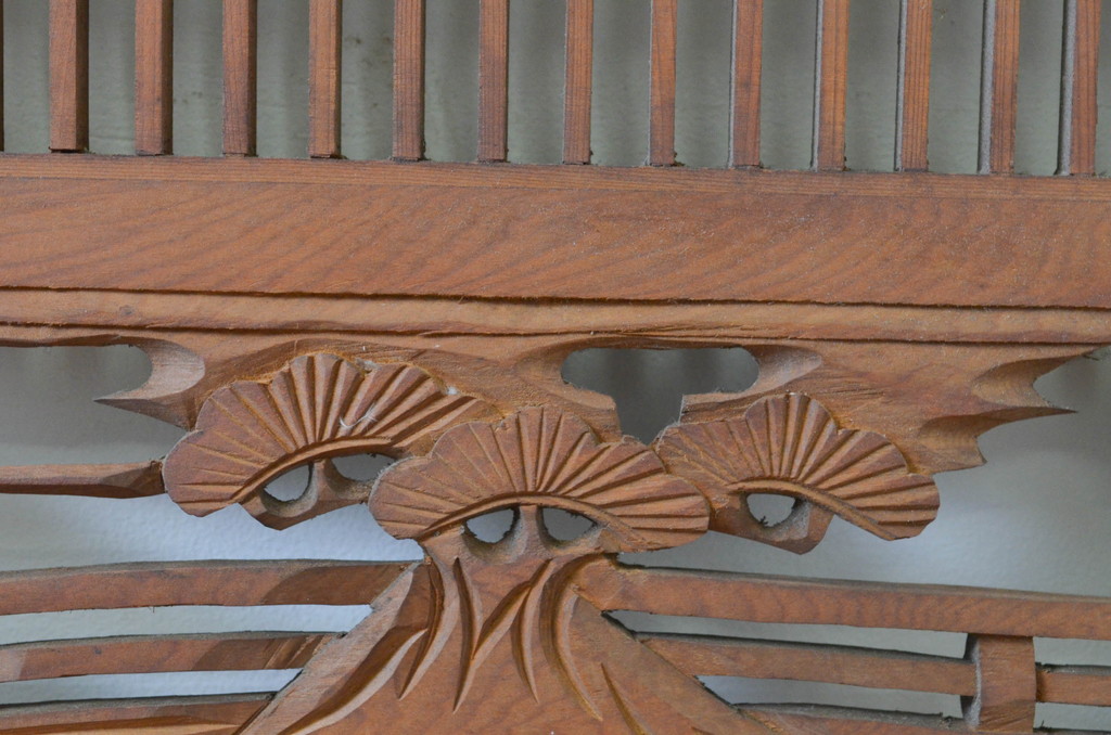 アンティーク建具　松　山里の風景が美しい組子入り彫刻欄間2枚セット(明かり取り、明り取り)(R-069520)