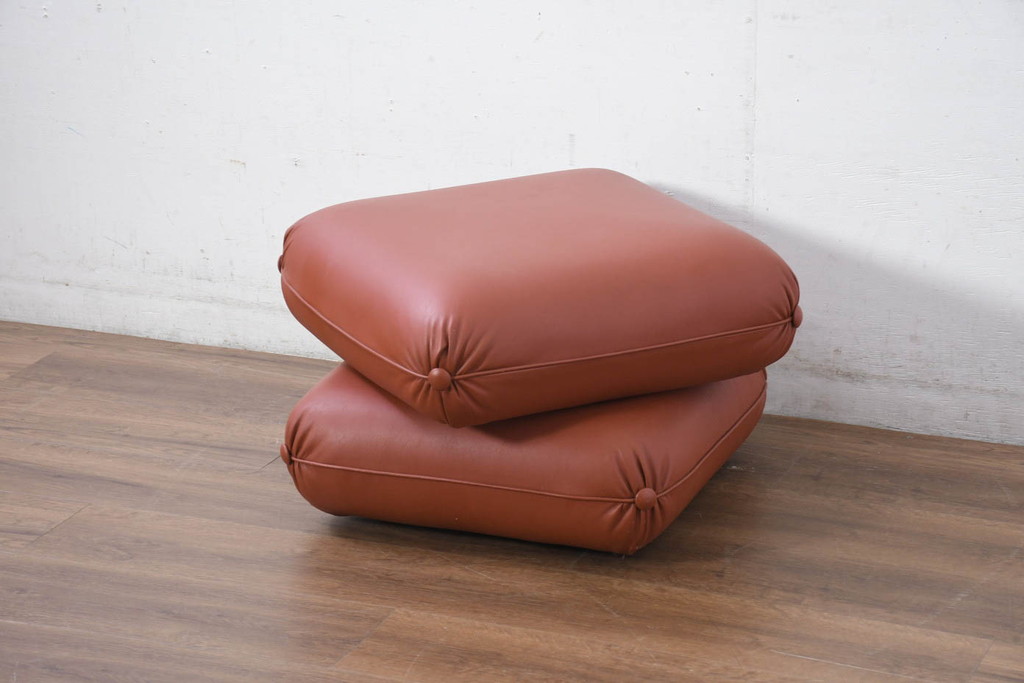 中古　美品　フランス　PRESTIGE(プレステージ)　シックな佇まいの回転式本革オットマン(フットスツール、椅子、イス、レザー)(R-082497)