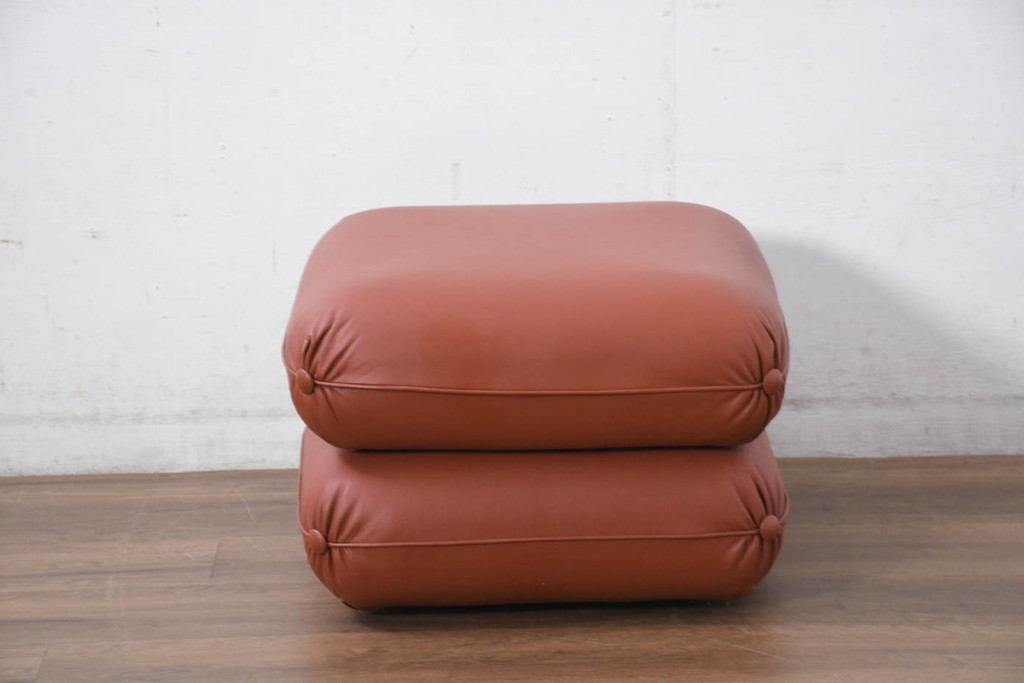 中古　美品　フランス　PRESTIGE(プレステージ)　シックな佇まいの回転式本革オットマン(フットスツール、椅子、イス、レザー)(R-082497)