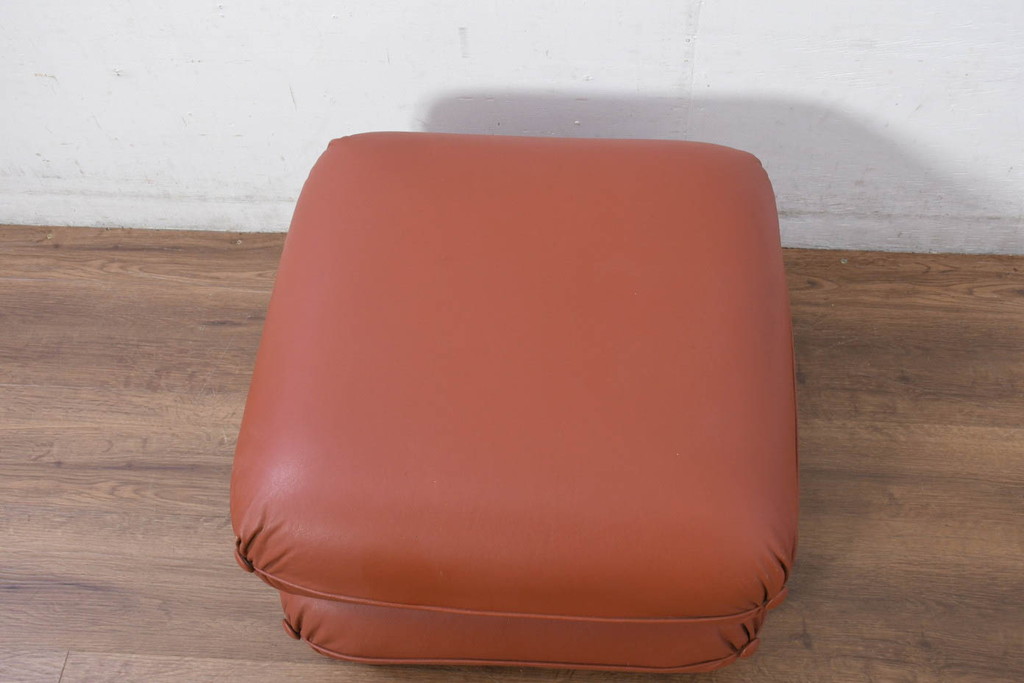 中古　美品　フランス　PRESTIGE(プレステージ)　シックな佇まいの回転式本革オットマン(フットスツール、椅子、イス、レザー)(R-082497)