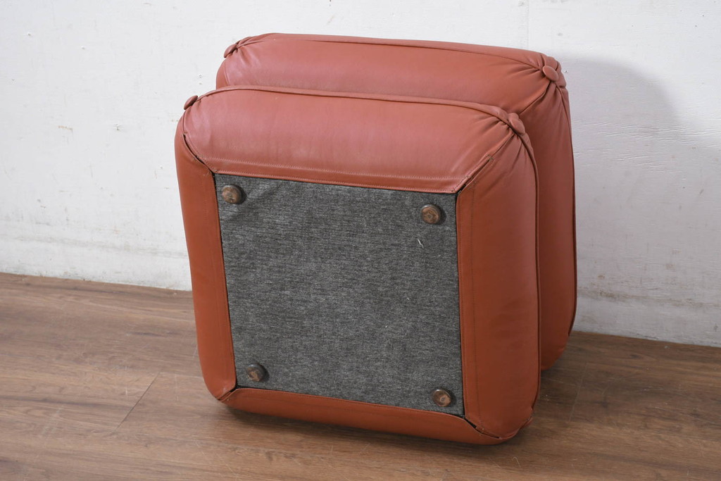 中古　美品　フランス　PRESTIGE(プレステージ)　シックな佇まいの回転式本革オットマン(フットスツール、椅子、イス、レザー)(R-082497)
