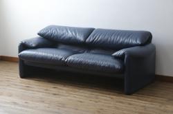 中古　美品　Cassina(カッシーナ)　MARALUNGA(マラルンガ) 　675　本革(レザー)　高級感ある佇まいが目を惹く2人掛けワイドソファ(二人掛け、2P、2.5人掛け、アームソファ)(定価約212万円)(R-081265)