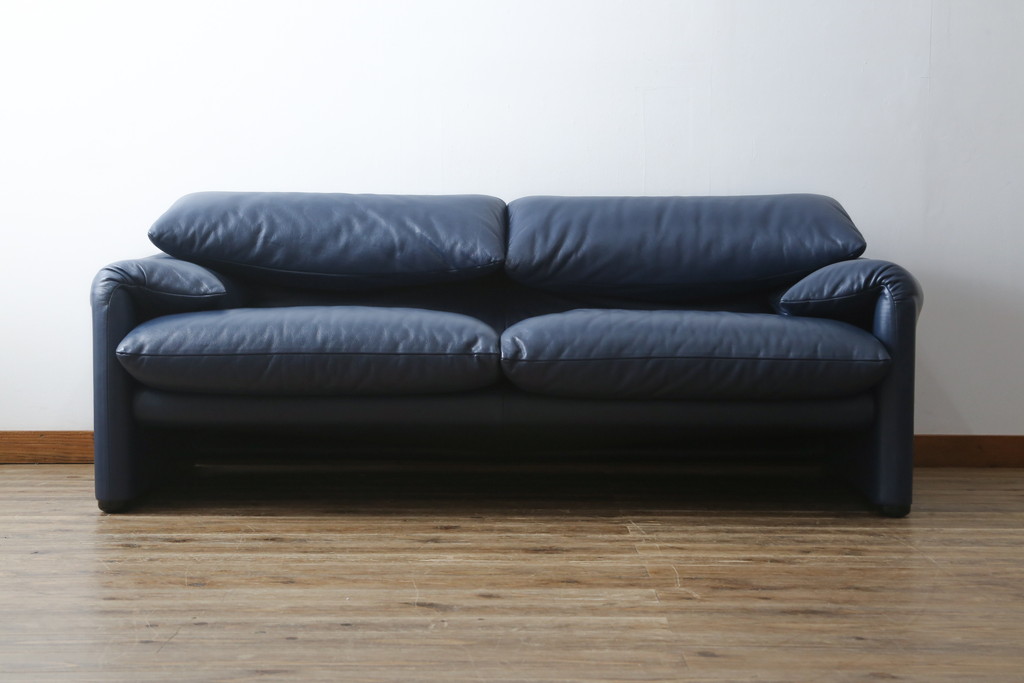 中古　美品　Cassina(カッシーナ)　MARALUNGA(マラルンガ) 　675　本革(レザー)　高級感ある佇まいが目を惹く2人掛けワイドソファ(二人掛け、2P、2.5人掛け、アームソファ)(定価約212万円)(R-081265)