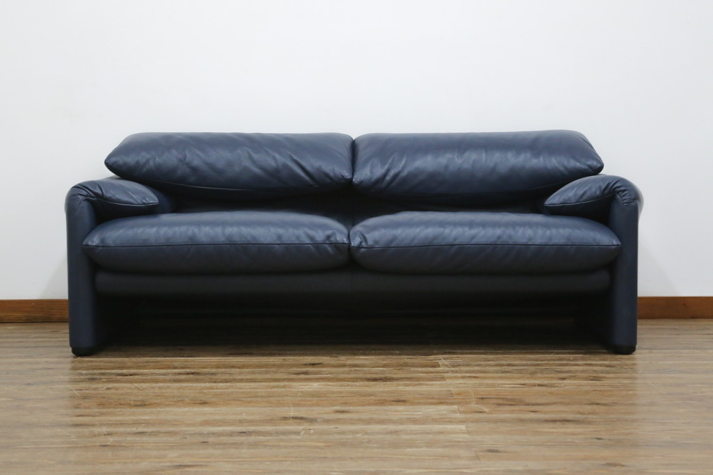 中古　美品　Cassina(カッシーナ)　MARALUNGA(マラルンガ) 　675　本革(レザー)　高級感ある佇まいが目を惹く2人掛けワイドソファ(二人掛け、2P、2.5人掛け、アームソファ)(定価約212万円)(R-081265)