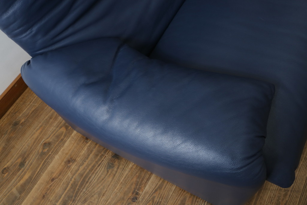 中古　美品　Cassina(カッシーナ)　MARALUNGA(マラルンガ) 　675　本革(レザー)　高級感ある佇まいが目を惹く2人掛けワイドソファ(二人掛け、2P、2.5人掛け、アームソファ)(定価約212万円)(R-081265)