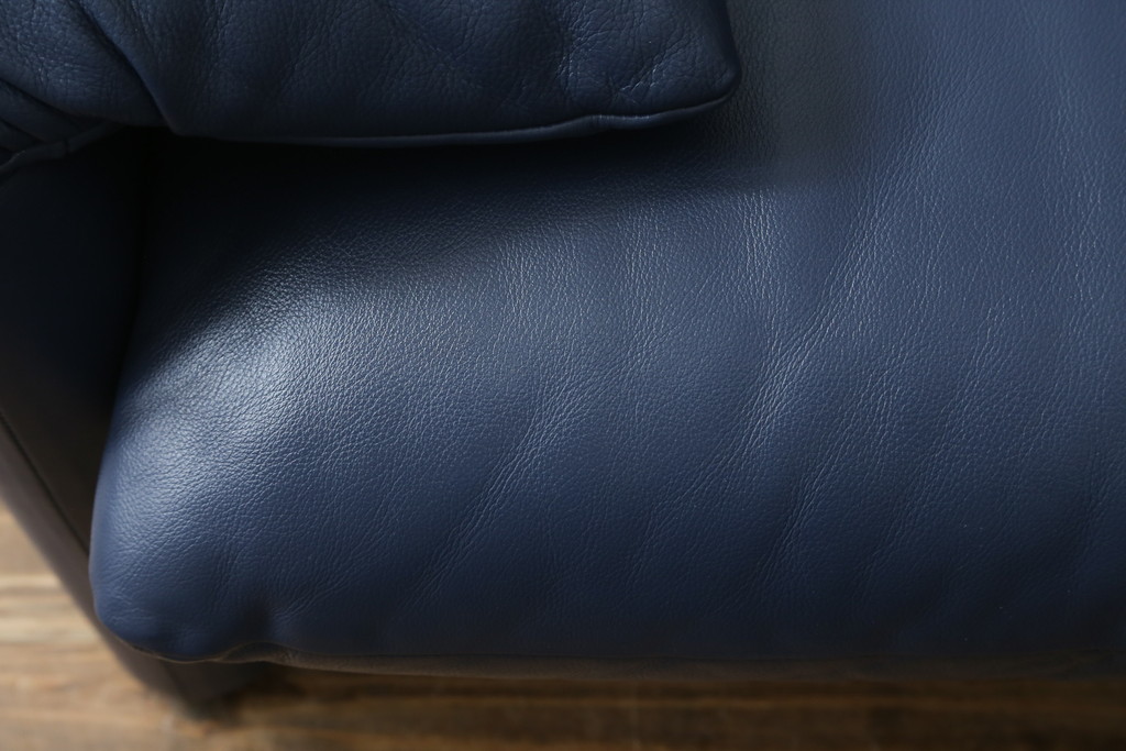 中古　美品　Cassina(カッシーナ)　MARALUNGA(マラルンガ) 　675　本革(レザー)　高級感ある佇まいが目を惹く2人掛けワイドソファ(二人掛け、2P、2.5人掛け、アームソファ)(定価約212万円)(R-081265)