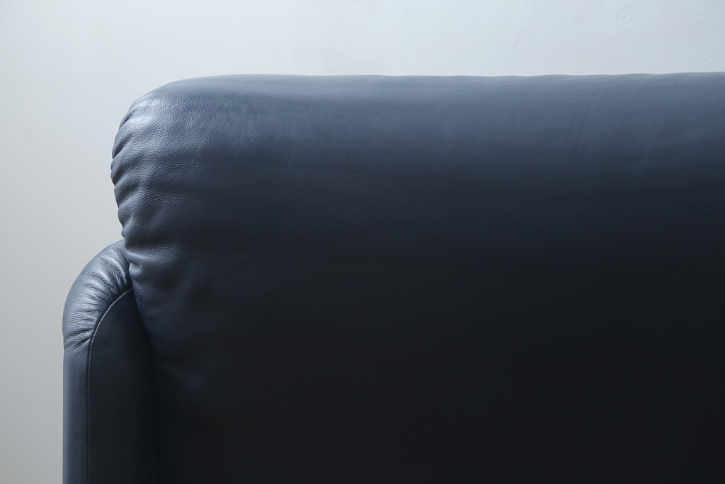 中古　美品　Cassina(カッシーナ)　MARALUNGA(マラルンガ) 　675　本革(レザー)　高級感ある佇まいが目を惹く2人掛けワイドソファ(二人掛け、2P、2.5人掛け、アームソファ)(定価約212万円)(R-081265)