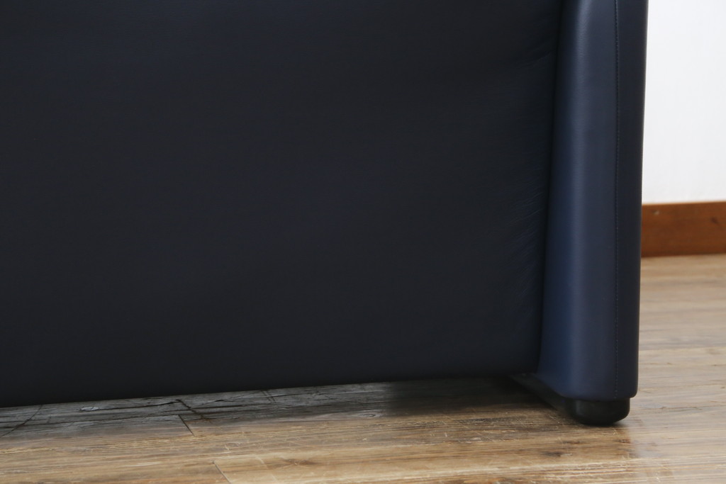 中古　美品　Cassina(カッシーナ)　MARALUNGA(マラルンガ) 　675　本革(レザー)　高級感ある佇まいが目を惹く2人掛けワイドソファ(二人掛け、2P、2.5人掛け、アームソファ)(定価約212万円)(R-081265)