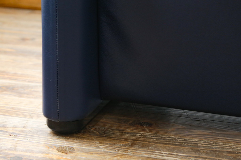 中古　美品　Cassina(カッシーナ)　MARALUNGA(マラルンガ) 　675　本革(レザー)　高級感ある佇まいが目を惹く2人掛けワイドソファ(二人掛け、2P、2.5人掛け、アームソファ)(定価約212万円)(R-081265)
