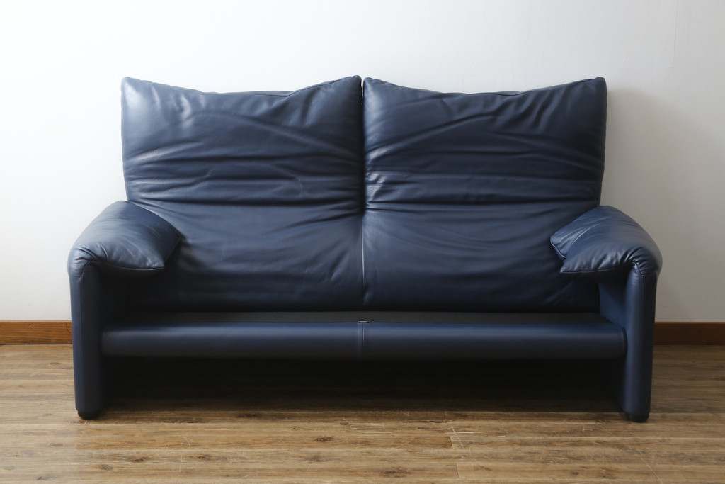 中古　美品　Cassina(カッシーナ)　MARALUNGA(マラルンガ) 　675　本革(レザー)　高級感ある佇まいが目を惹く2人掛けワイドソファ(二人掛け、2P、2.5人掛け、アームソファ)(定価約212万円)(R-081265)