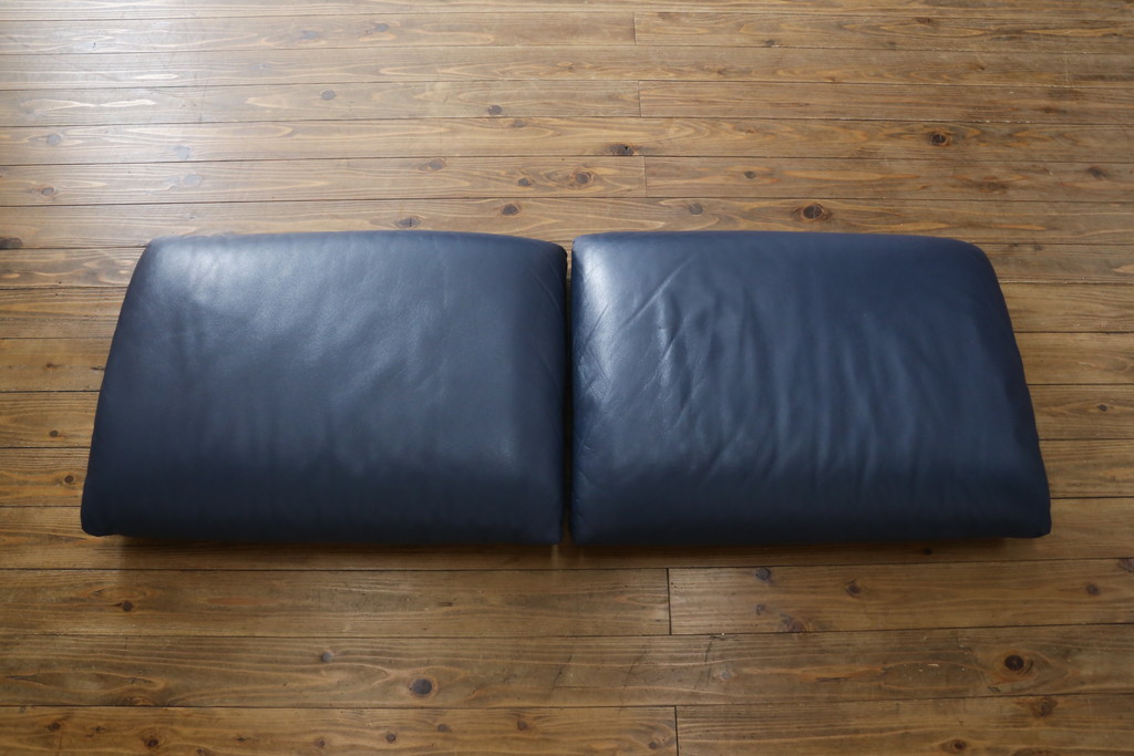 中古　美品　Cassina(カッシーナ)　MARALUNGA(マラルンガ) 　675　本革(レザー)　高級感ある佇まいが目を惹く2人掛けワイドソファ(二人掛け、2P、2.5人掛け、アームソファ)(定価約212万円)(R-081265)