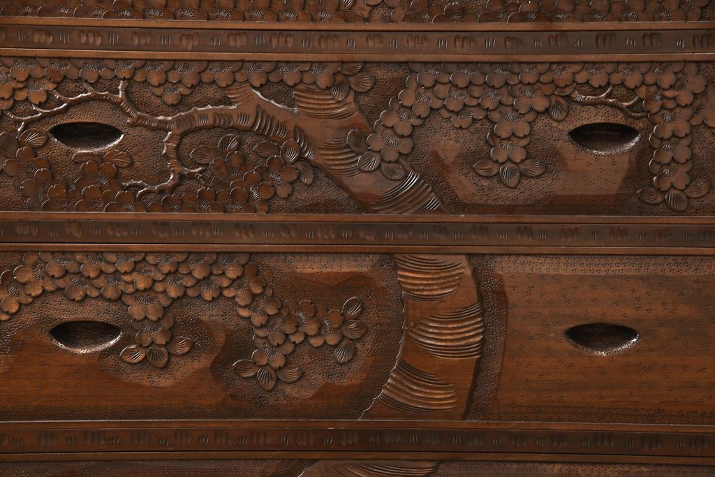 中古　美品　伝統工芸　軽井沢彫り　満開に咲き誇る桜の彫りが華やかなチェスト(引き出し、箪笥、タンス)(R-051259)