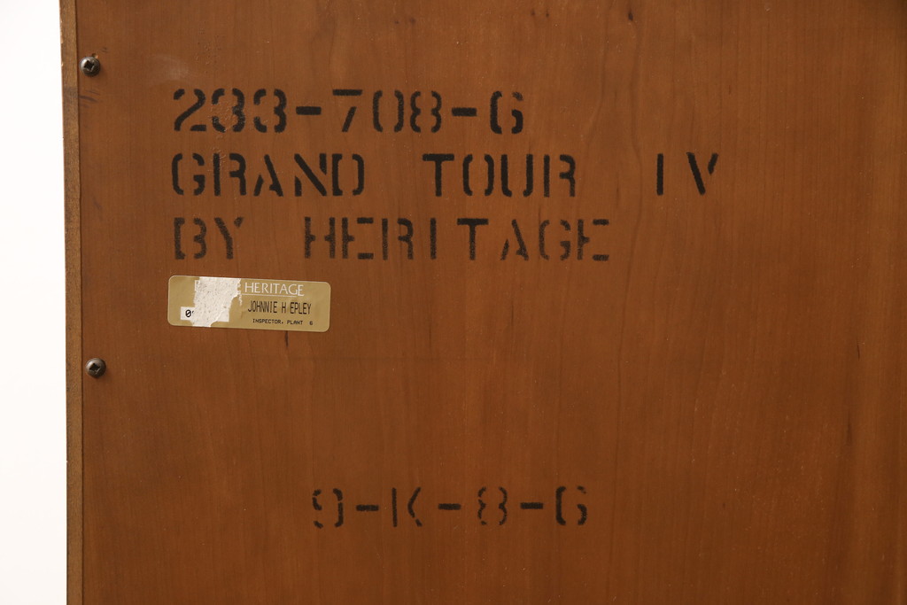 中古　美品　DREXEL HERITAGE(ドレクセルヘリテイジ)　クラシカルで優雅な佇まいが魅力的なキャビネット(定価約160万円)(飾り棚、収納棚)(R-052709)