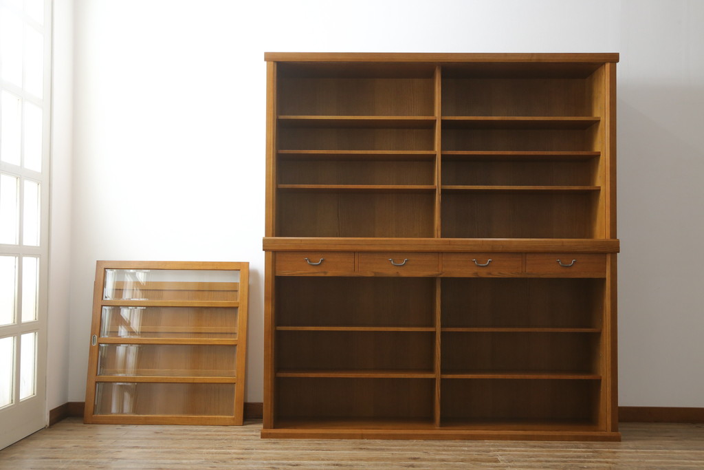 中古　未使用展示品　特注　日進木工(nissin)　タモ材　凛とした佇まいが魅力的な二段重ね水屋箪笥(食器棚、カップボード、戸棚、収納棚、キャビネット)(R-077660)