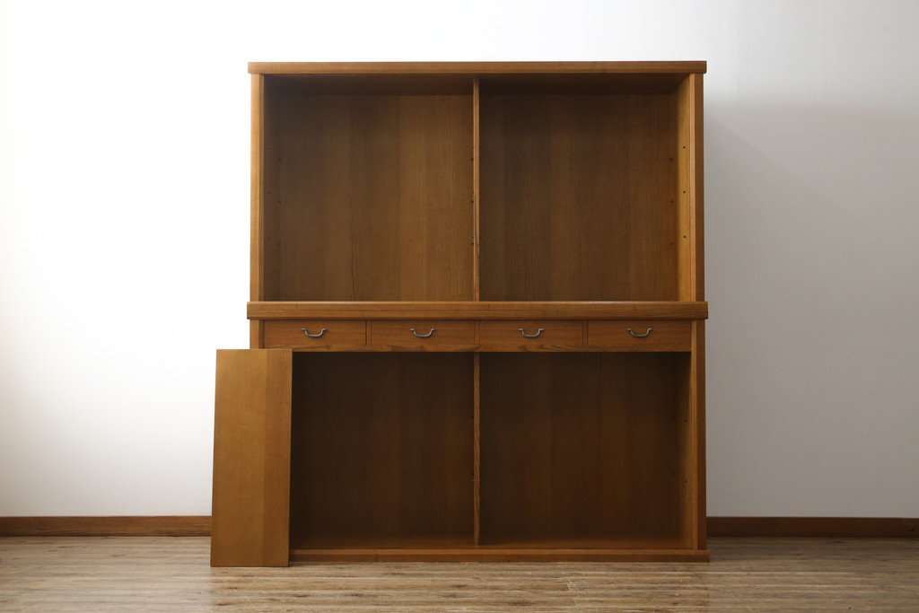 中古　未使用展示品　特注　日進木工(nissin)　タモ材　凛とした佇まいが魅力的な二段重ね水屋箪笥(食器棚、カップボード、戸棚、収納棚、キャビネット)(R-077660)