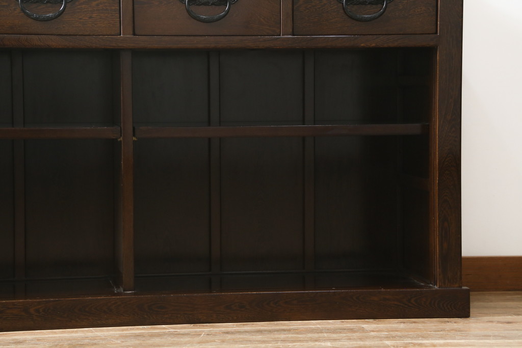 中古　高級　銘木　鉄刀木(タガヤサン)　総無垢(ムク)材　和モダンテイストのお部屋づくりに取り入れたい水屋箪笥サイドボード(収納棚、戸棚、食器棚、カップボード、サイドキャビネット)(R-079989)