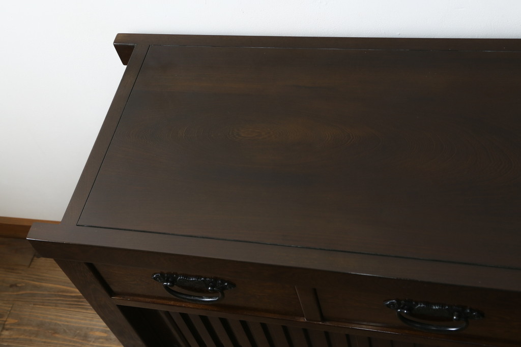 中古　高級　銘木　鉄刀木(タガヤサン)　総無垢(ムク)材　和モダンテイストのお部屋づくりに取り入れたい水屋箪笥サイドボード(収納棚、戸棚、食器棚、カップボード、サイドキャビネット)(R-079989)