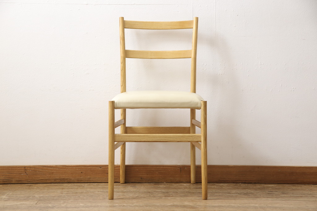 中古　Cassina(カッシーナ)　GIO PONTI(ジオ・ポンティ)　646　本革　アッシュ材　ナチュラルテイストの空間づくりにおすすめのアームレスチェア(椅子、ダイニングチェア)(R-051288)