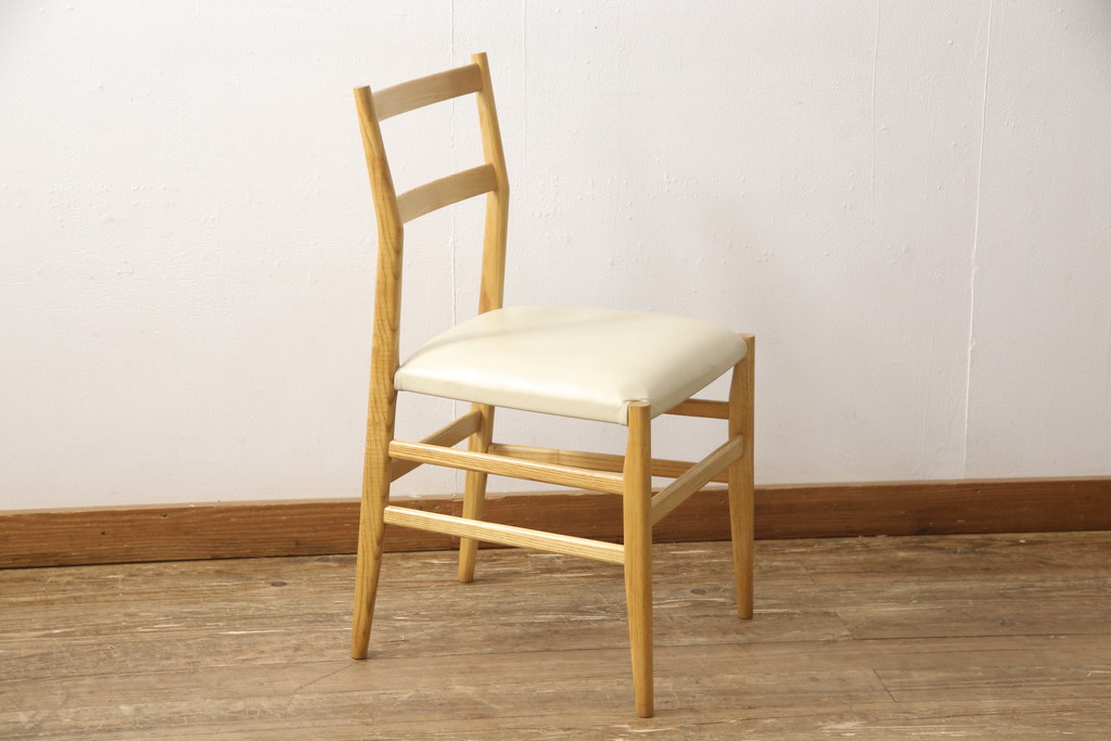 中古　Cassina(カッシーナ)　GIO PONTI(ジオ・ポンティ)　646　本革　アッシュ材　ナチュラルテイストの空間づくりにおすすめのアームレスチェア(椅子、ダイニングチェア)(R-051288)