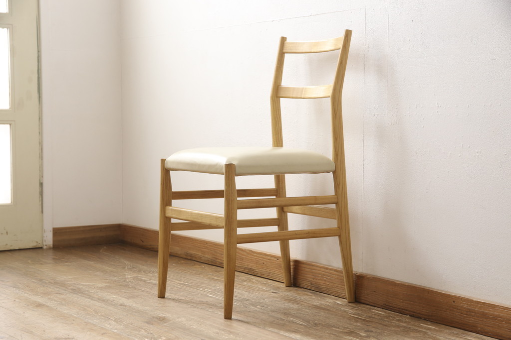 中古　Cassina(カッシーナ)　GIO PONTI(ジオ・ポンティ)　646　本革　アッシュ材　ナチュラルテイストの空間づくりにおすすめのアームレスチェア(椅子、ダイニングチェア)(R-051288)