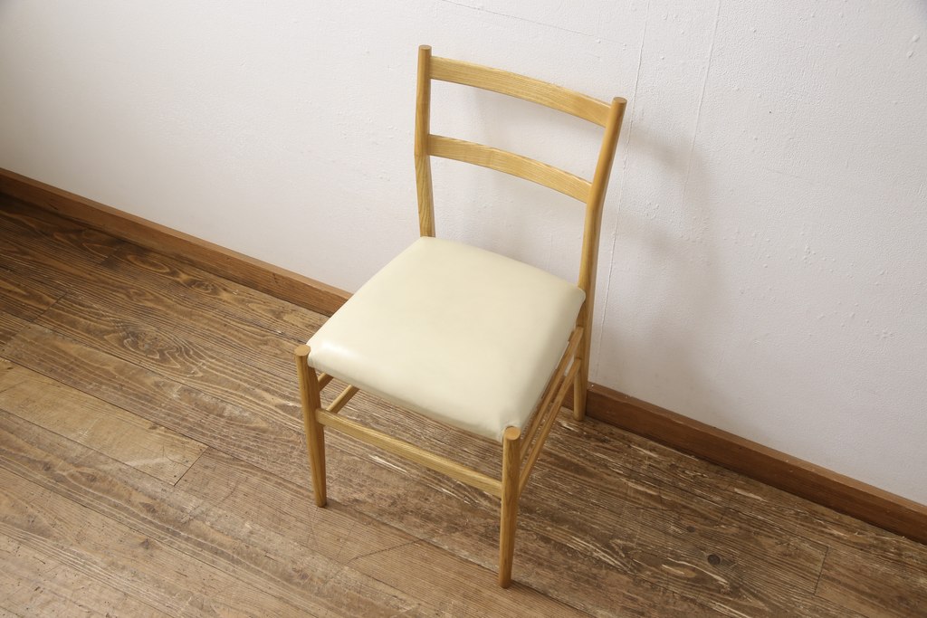 中古　Cassina(カッシーナ)　GIO PONTI(ジオ・ポンティ)　646　本革　アッシュ材　ナチュラルテイストの空間づくりにおすすめのアームレスチェア(椅子、ダイニングチェア)(R-051288)