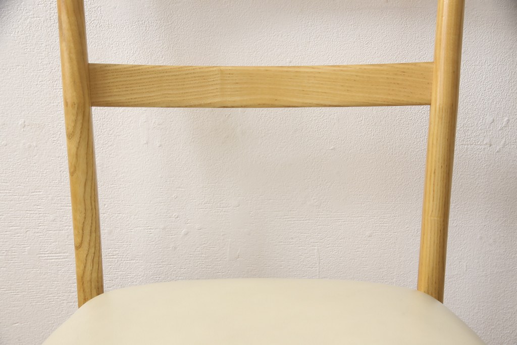 中古　Cassina(カッシーナ)　GIO PONTI(ジオ・ポンティ)　646　本革　アッシュ材　ナチュラルテイストの空間づくりにおすすめのアームレスチェア(椅子、ダイニングチェア)(R-051288)