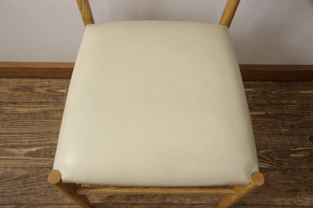 中古　Cassina(カッシーナ)　GIO PONTI(ジオ・ポンティ)　646　本革　アッシュ材　ナチュラルテイストの空間づくりにおすすめのアームレスチェア(椅子、ダイニングチェア)(R-051288)