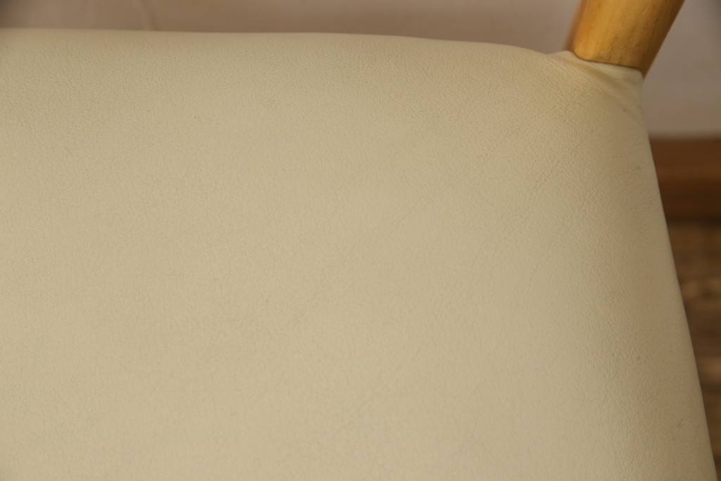 中古　Cassina(カッシーナ)　GIO PONTI(ジオ・ポンティ)　646　本革　アッシュ材　ナチュラルテイストの空間づくりにおすすめのアームレスチェア(椅子、ダイニングチェア)(R-051288)