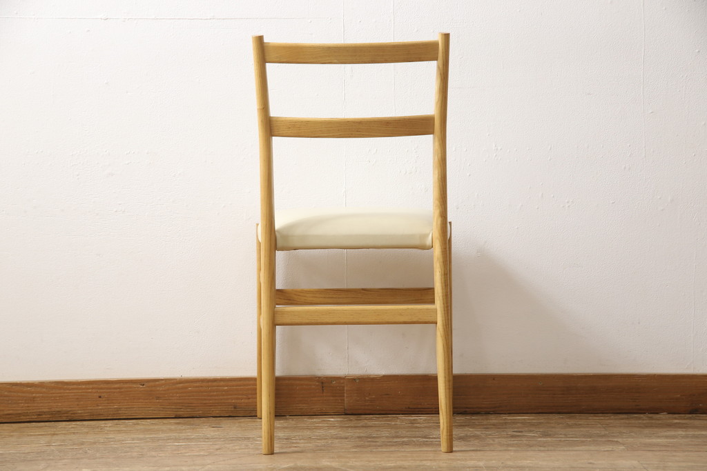 中古　Cassina(カッシーナ)　GIO PONTI(ジオ・ポンティ)　646　本革　アッシュ材　ナチュラルテイストの空間づくりにおすすめのアームレスチェア(椅子、ダイニングチェア)(R-051288)