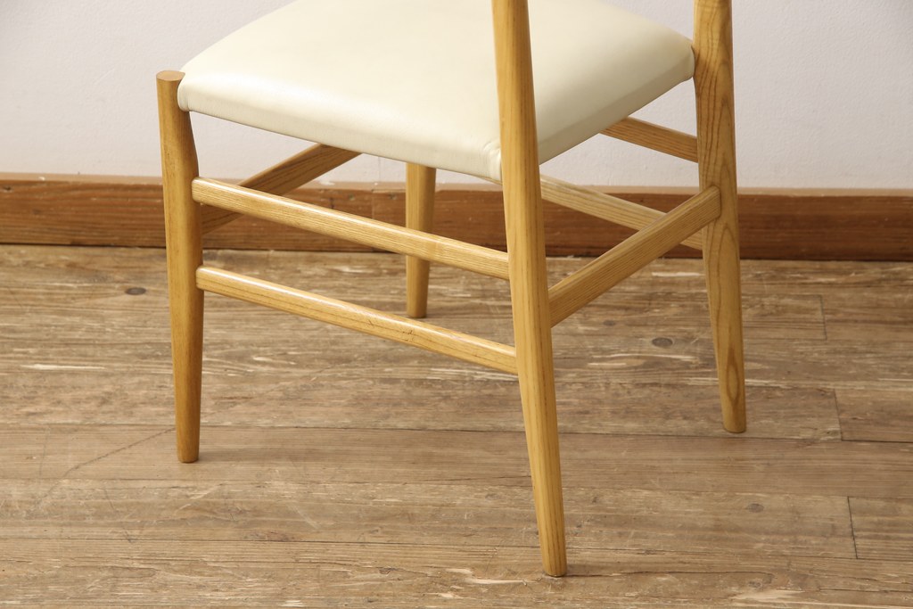 中古　Cassina(カッシーナ)　GIO PONTI(ジオ・ポンティ)　646　本革　アッシュ材　ナチュラルテイストの空間づくりにおすすめのアームレスチェア(椅子、ダイニングチェア)(R-051288)