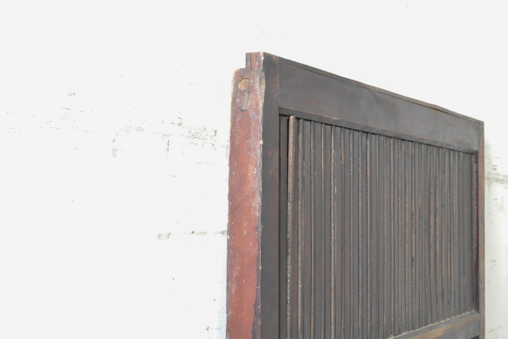アンティーク建具　欅(ケヤキ)材・杉(スギ)材・檜(ヒノキ)材　くっきりとした杢目と赤みがかった木色が魅力の格子蔵戸1枚(玄関戸、引き戸)(R-074388)