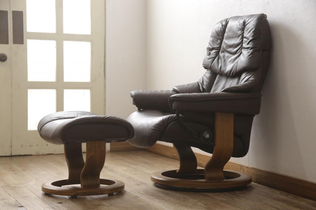 中古　美品　EKORNES(エコーネス)　本革　オットマン付き　ストレスレス レノ クラシック(M)(アームチェア、リクライニングチェア、椅子、一人掛けソファ、1Pソファ)(定価約37万9千円)(R-076090)