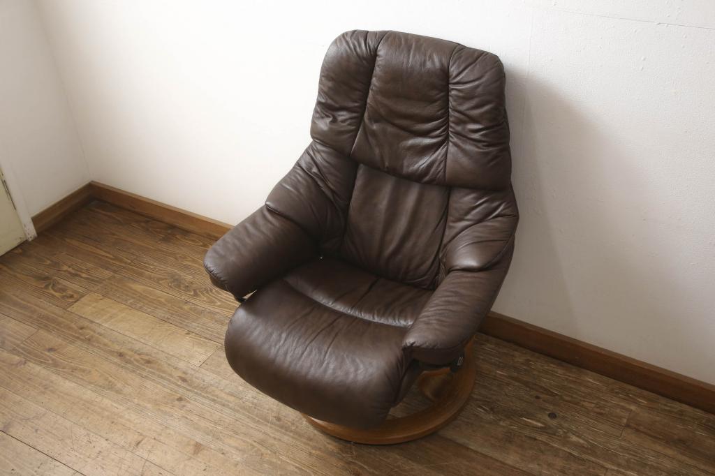 中古　美品　EKORNES(エコーネス)　本革　オットマン付き　ストレスレス レノ クラシック(M)(アームチェア、リクライニングチェア、椅子、一人掛けソファ、1Pソファ)(定価約37万9千円)(R-076090)