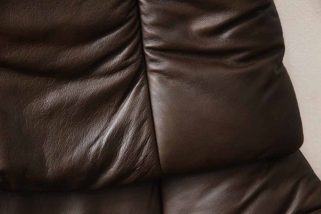 中古　美品　EKORNES(エコーネス)　本革　オットマン付き　ストレスレス レノ クラシック(M)(アームチェア、リクライニングチェア、椅子、一人掛けソファ、1Pソファ)(定価約37万9千円)(R-076090)