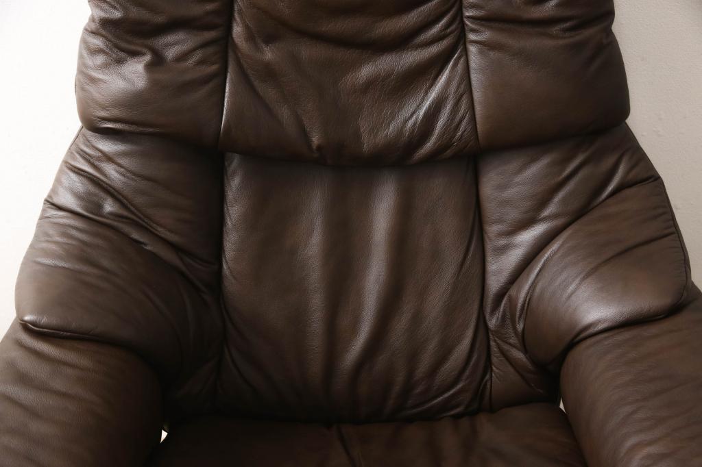 中古　美品　EKORNES(エコーネス)　本革　オットマン付き　ストレスレス レノ クラシック(M)(アームチェア、リクライニングチェア、椅子、一人掛けソファ、1Pソファ)(定価約37万9千円)(R-076090)