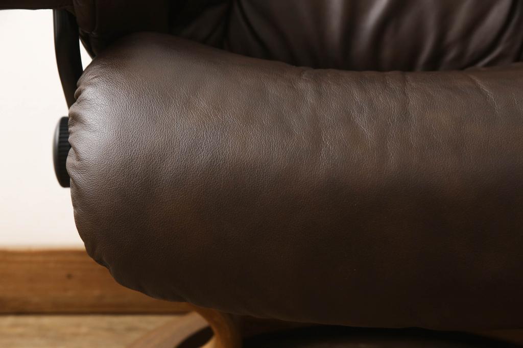 中古　美品　EKORNES(エコーネス)　本革　オットマン付き　ストレスレス レノ クラシック(M)(アームチェア、リクライニングチェア、椅子、一人掛けソファ、1Pソファ)(定価約37万9千円)(R-076090)