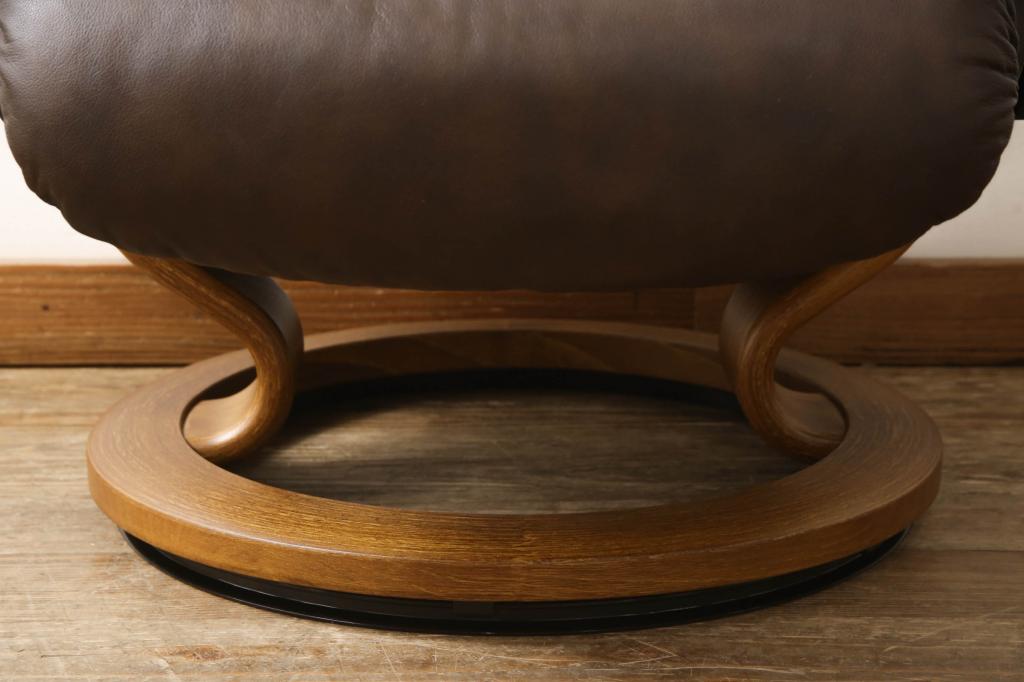中古　美品　EKORNES(エコーネス)　本革　オットマン付き　ストレスレス レノ クラシック(M)(アームチェア、リクライニングチェア、椅子、一人掛けソファ、1Pソファ)(定価約37万9千円)(R-076090)