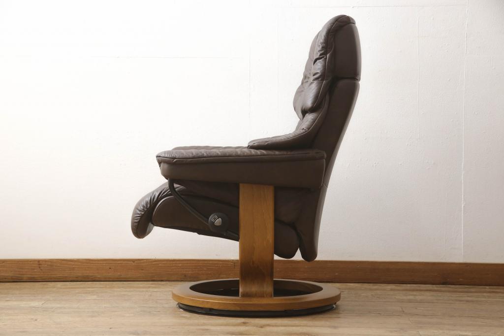 中古　美品　EKORNES(エコーネス)　本革　オットマン付き　ストレスレス レノ クラシック(M)(アームチェア、リクライニングチェア、椅子、一人掛けソファ、1Pソファ)(定価約37万9千円)(R-076090)