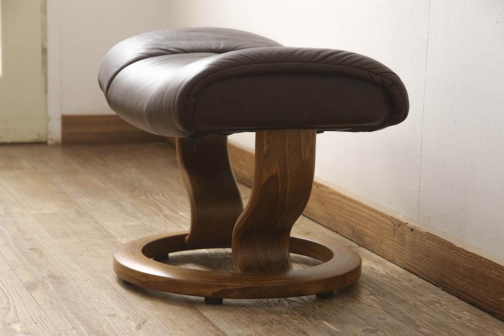 中古　美品　EKORNES(エコーネス)　本革　オットマン付き　ストレスレス レノ クラシック(M)(アームチェア、リクライニングチェア、椅子、一人掛けソファ、1Pソファ)(定価約37万9千円)(R-076090)