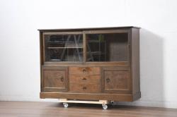 中古　美品　国産職人手作り　高級家具　高島屋デパート取り扱い　欅(ケヤキ)材　落ち着いた佇まいの茶箪笥(サイドボード、サイドキャビネット、茶棚、食器棚、収納棚、戸棚)(定価約35万円)(R-082466)