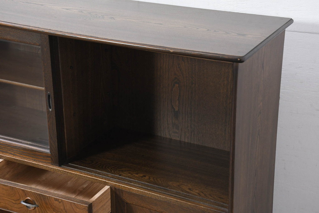 中古　美品　国産職人手作り　高級家具　高島屋デパート取り扱い　欅(ケヤキ)材　落ち着いた佇まいの茶箪笥(サイドボード、サイドキャビネット、茶棚、食器棚、収納棚、戸棚)(定価約35万円)(R-082466)