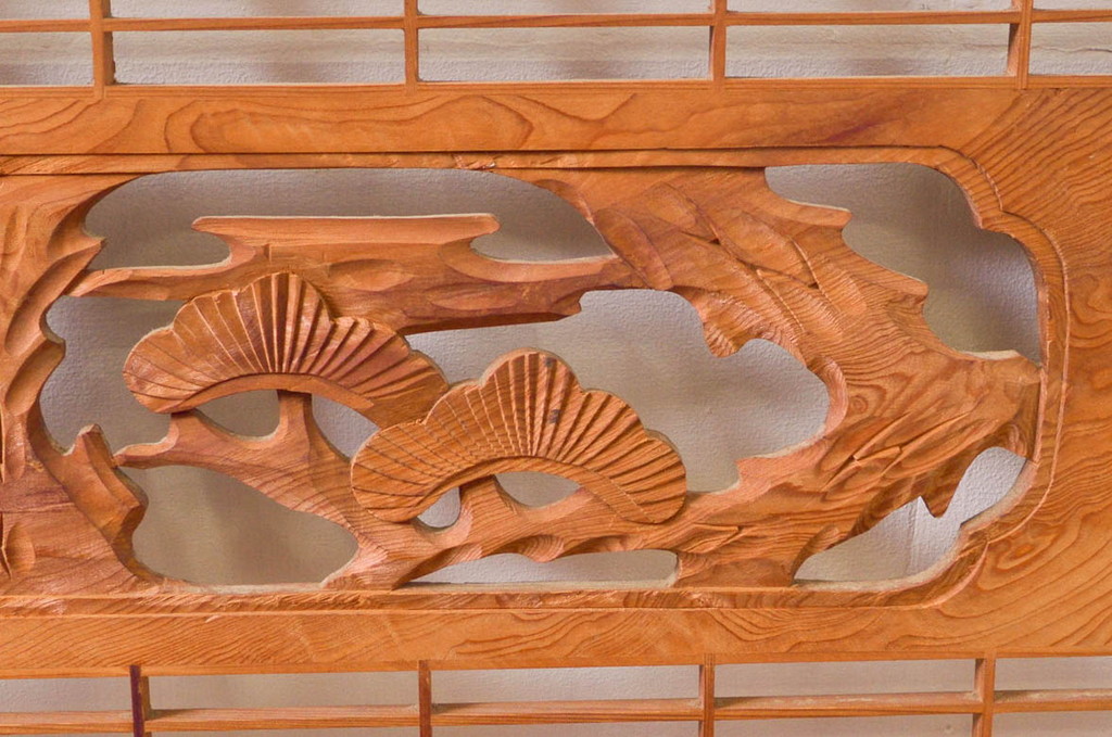 アンティーク建具　松・鷲　彫刻と組子細工の組み合わせが美しい欄間2枚セット(明り取り、明かり取り)(R-074282)