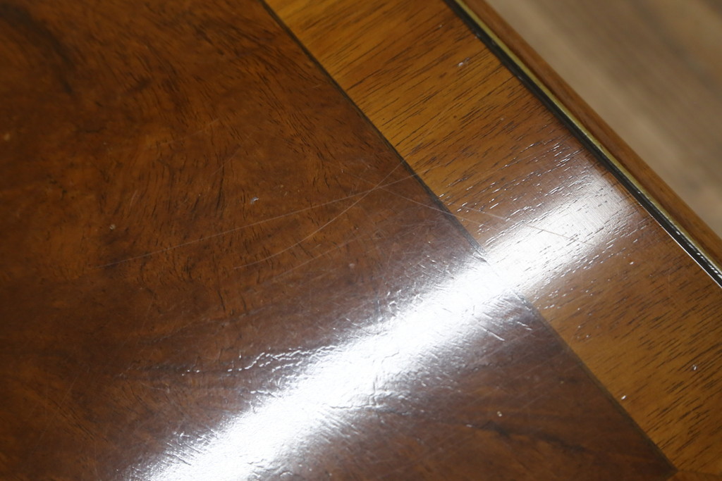中古　美品　DREXEL HERITAGE(ドレクセルヘリテイジ)　なめらかな猫脚が目を惹くセンターテーブル(ローテーブル、リビングテーブル)(R-075665)
