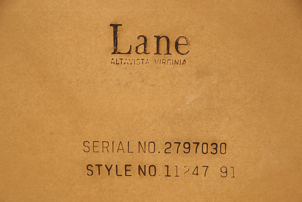 中古　美品　アメリカ家具　LANE(レーン)　パーケット天板と幕板のデザインがお洒落なセンターテーブル(リビングテーブル、コーヒーテーブル)(R-051393)