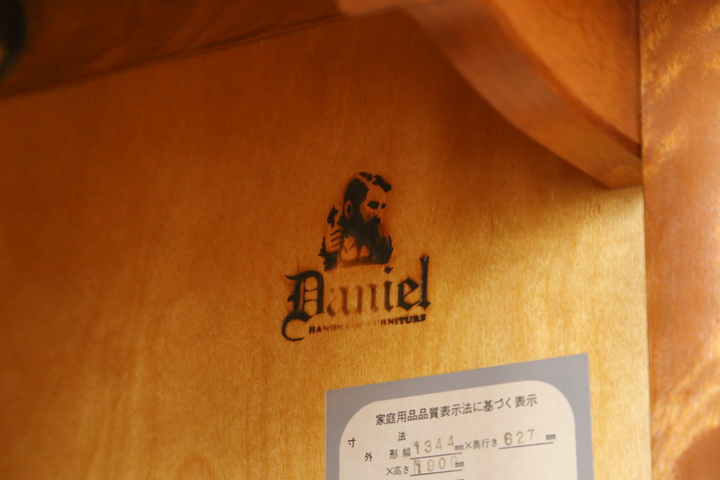 中古　美品　横浜クラシック家具　ダニエル(Daniel)　Etranger(エトランジェ)　E-101　クラシカルな佇まいが魅力のワードローブ(洋服タンス、収納棚、戸棚、キャビネット)(定価約140万円)(R-083013)
